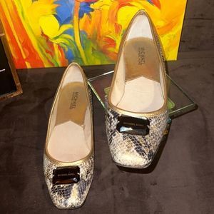 Michael Kors snakeskin print gold, brown, and tan leather top w/brown jewel Sz.7